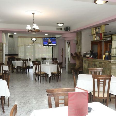 Hotel Villa Kabashi Корча Екстериор снимка
