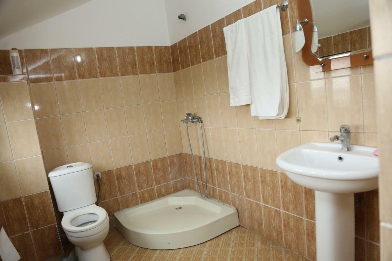 Hotel Villa Kabashi Корча Екстериор снимка